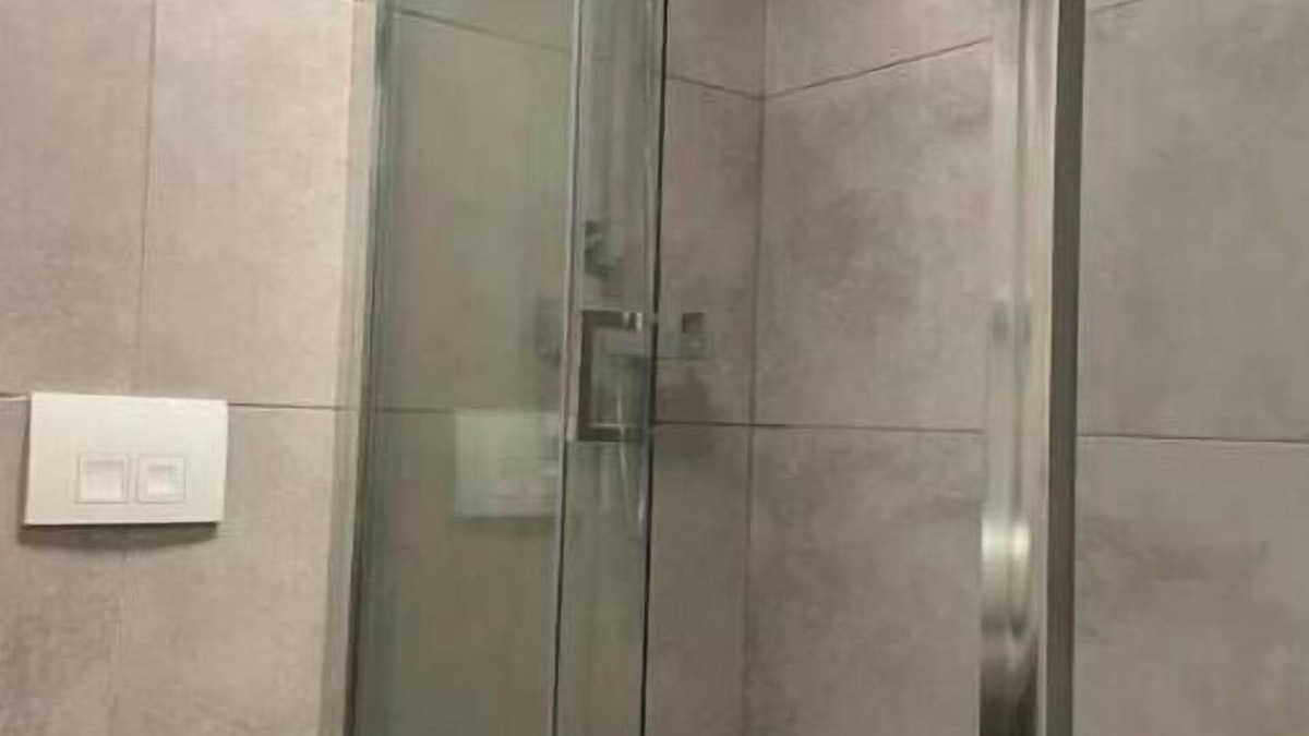 Ladywell Apartment | Morden flat close to DLR station with free parking