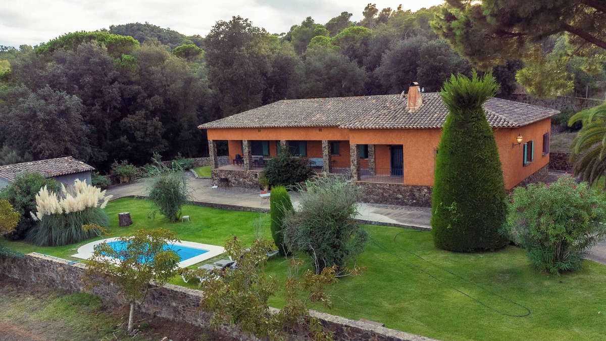 Palamos House | More Terracotta. Fabulous house located among vineyards.