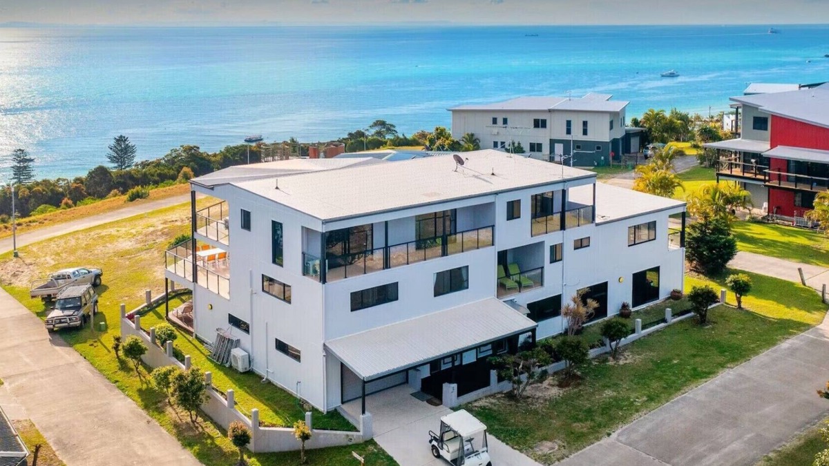 Brisbane Waterfront House | Moreton Mansion Tangalooma Island - Stunning Views of the whole bay!