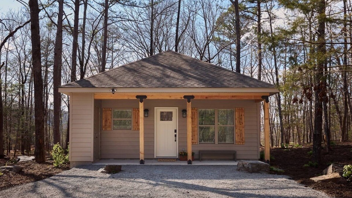 Heber Springs Cabin | Morgan's at the Little Red - Double King Cabin 8