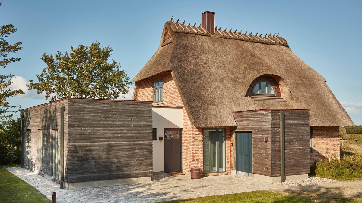 Nieby House | Morgentau, das Atelierhaus Unter Reet für bis zu 8 Personen, Direkter Seeblick