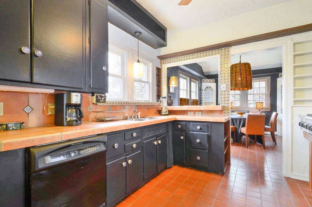 Barton Heights House | Moroccan-Inspired Retreat in SoLa -- Walk to Downtown Sleeps 6