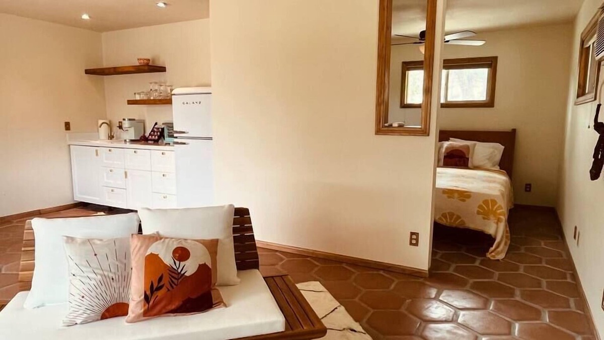Morongo Valley House | Morongo Casita I Couples Retreat I POOL I Views I Acreage
