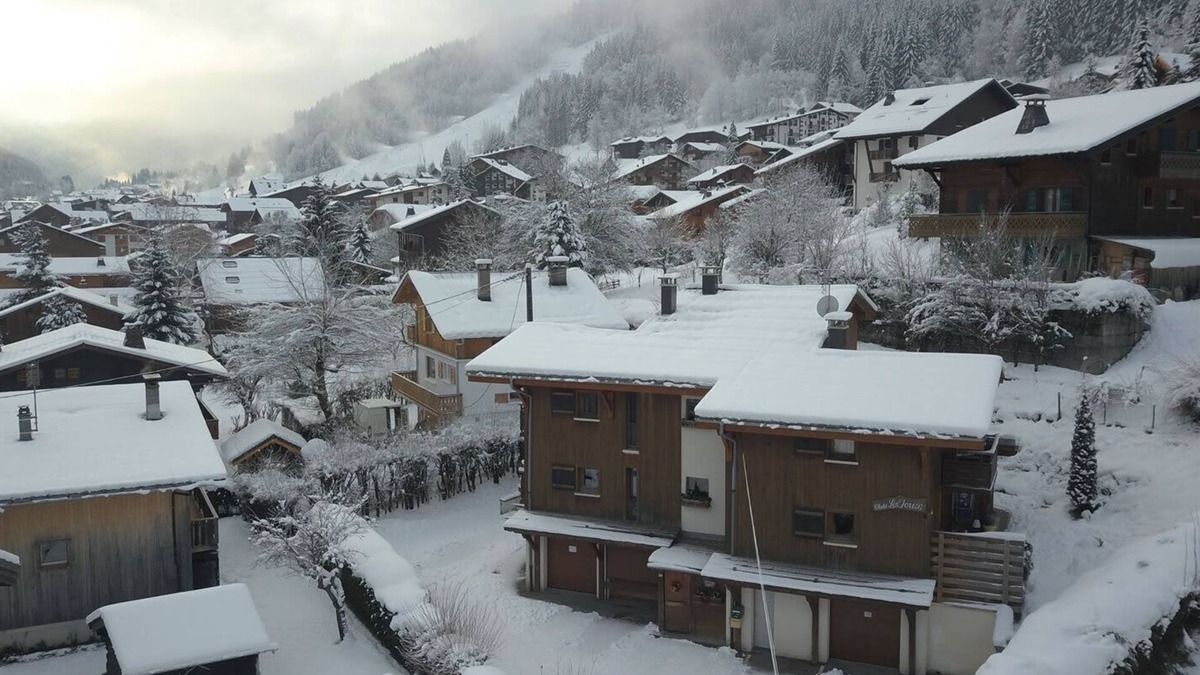 Morzine Apartment | MORZINE APARTMENT 6 PERSONS CENTRE STATION .