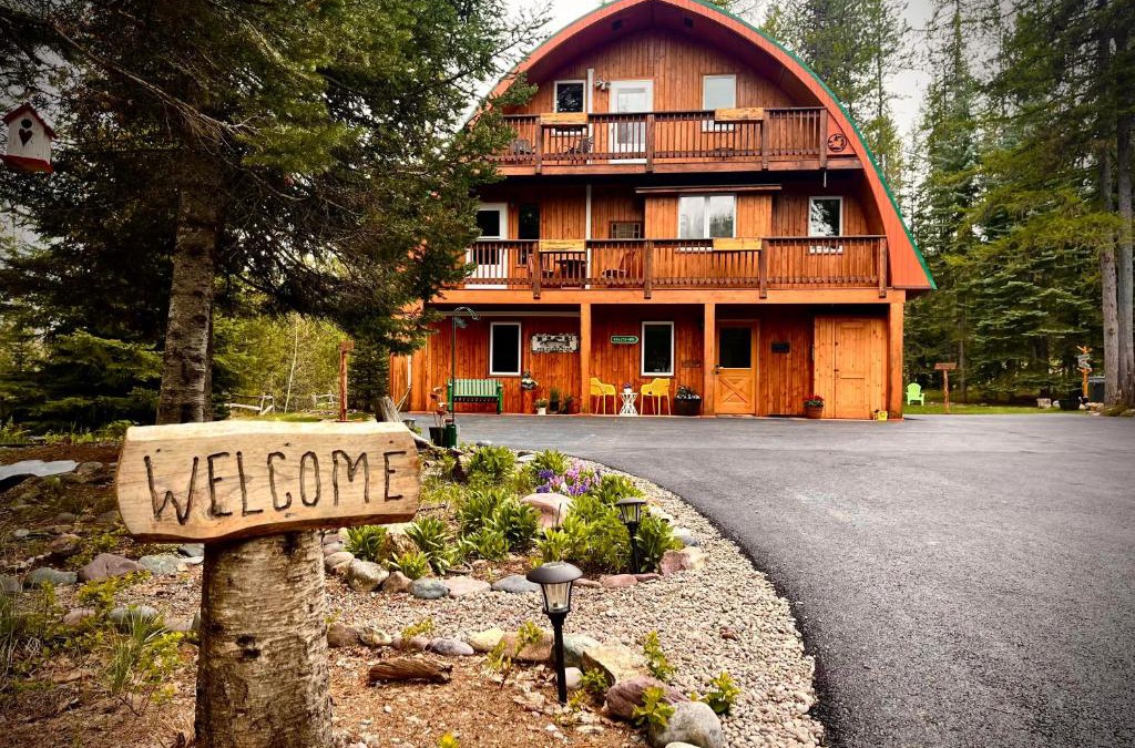 Columbia Falls Hotel | Moss Mountain Inn