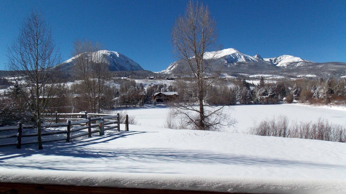 Willow Grove House | Most Spectacular Views and a Small Lake