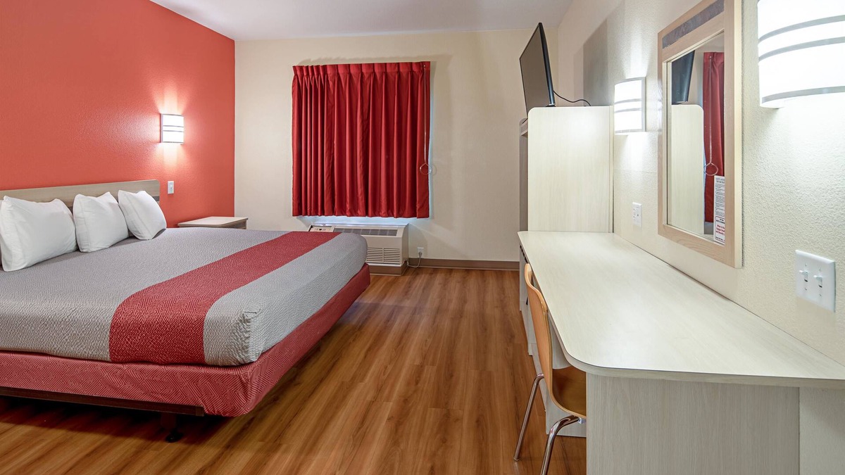 Midtown Anchorage Hotel | Motel 6 Anchorage, AK - Midtown
