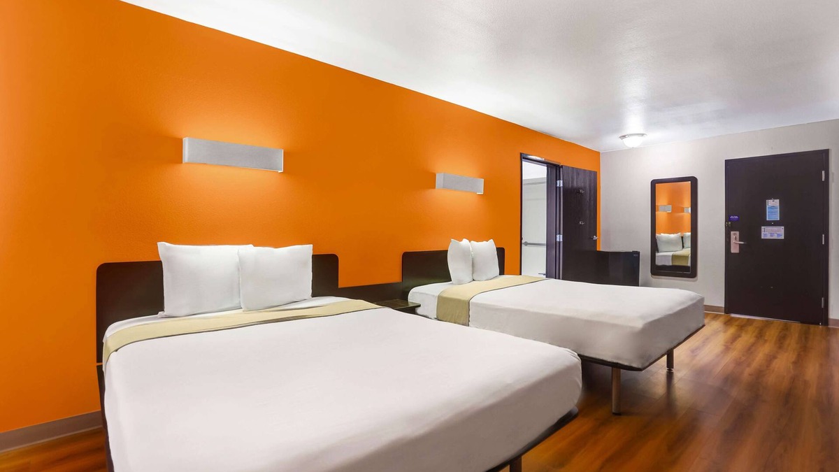 Apache Junction Hotel | Motel 6 Apache Junction, AZ