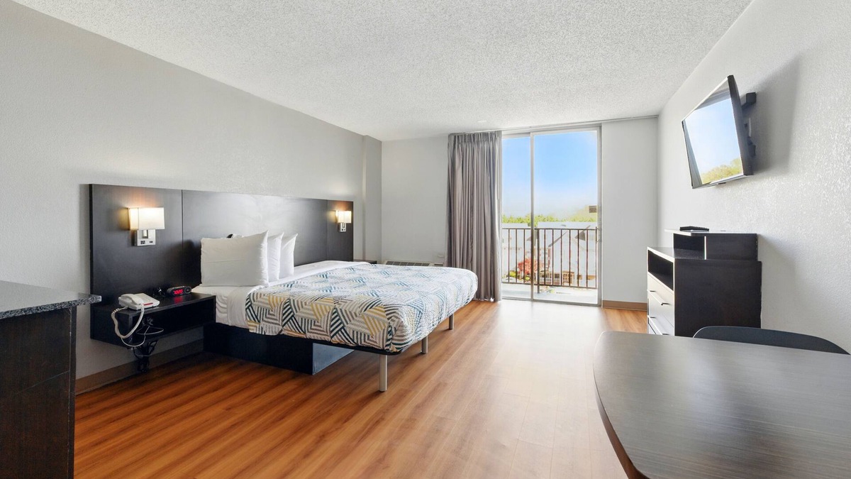 Eagan Park Hotel | Motel 6 Atlanta, GA - Atlanta Airport