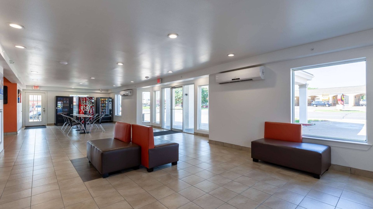 Bryan Hotel | Motel 6 Bryan, TX - University Area