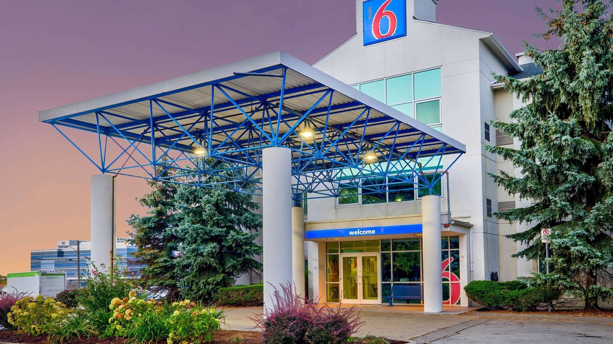 Burlington Hotel | Motel 6 Burlington, ON - Toronto West - Oakville