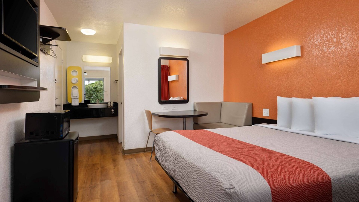 Camarillo Hotel | Motel 6 Camarillo, CA