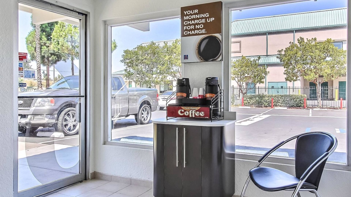 Campbell Hotel | Motel 6 Campbell, CA - San Jose