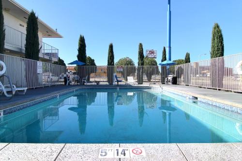 Carlsbad Hotel | Motel 6-Carlsbad, NM