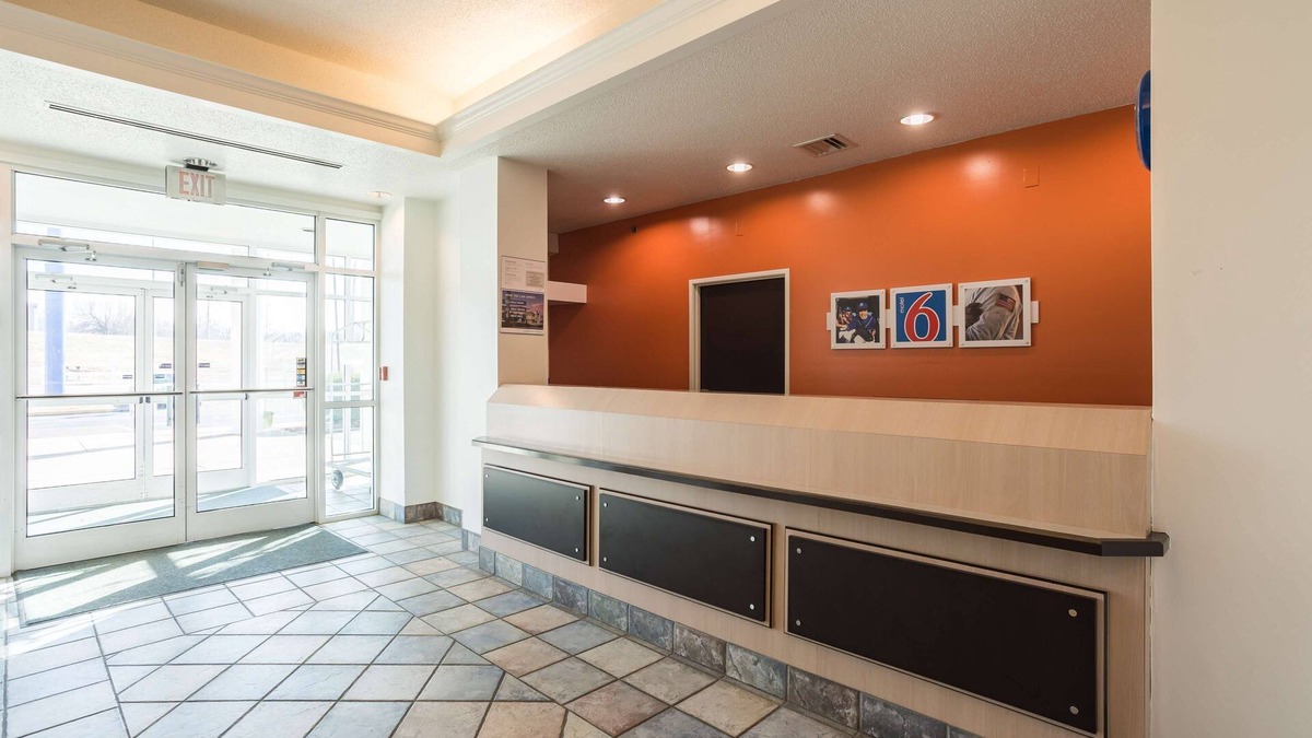 Dale Hotel | Motel 6 Dale, IN