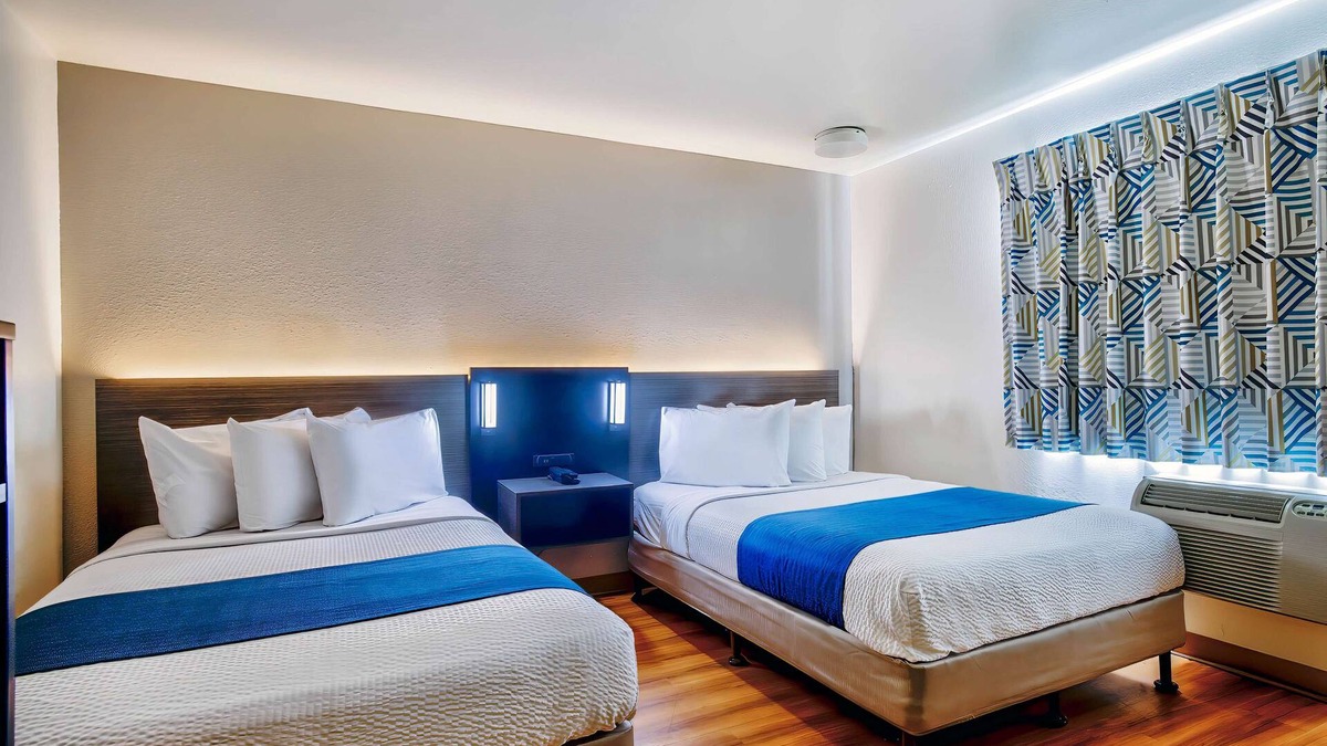 Duluth Hotel | Motel 6 Duluth, MN