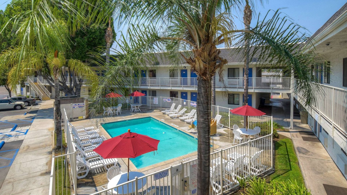 El Cajon Hotel | Motel 6 El Cajon, CA - San Diego