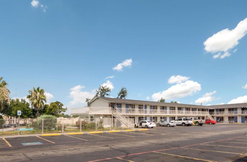 Fort Worth Hotel | Motel 6-Fort Worth, TX - Seminary