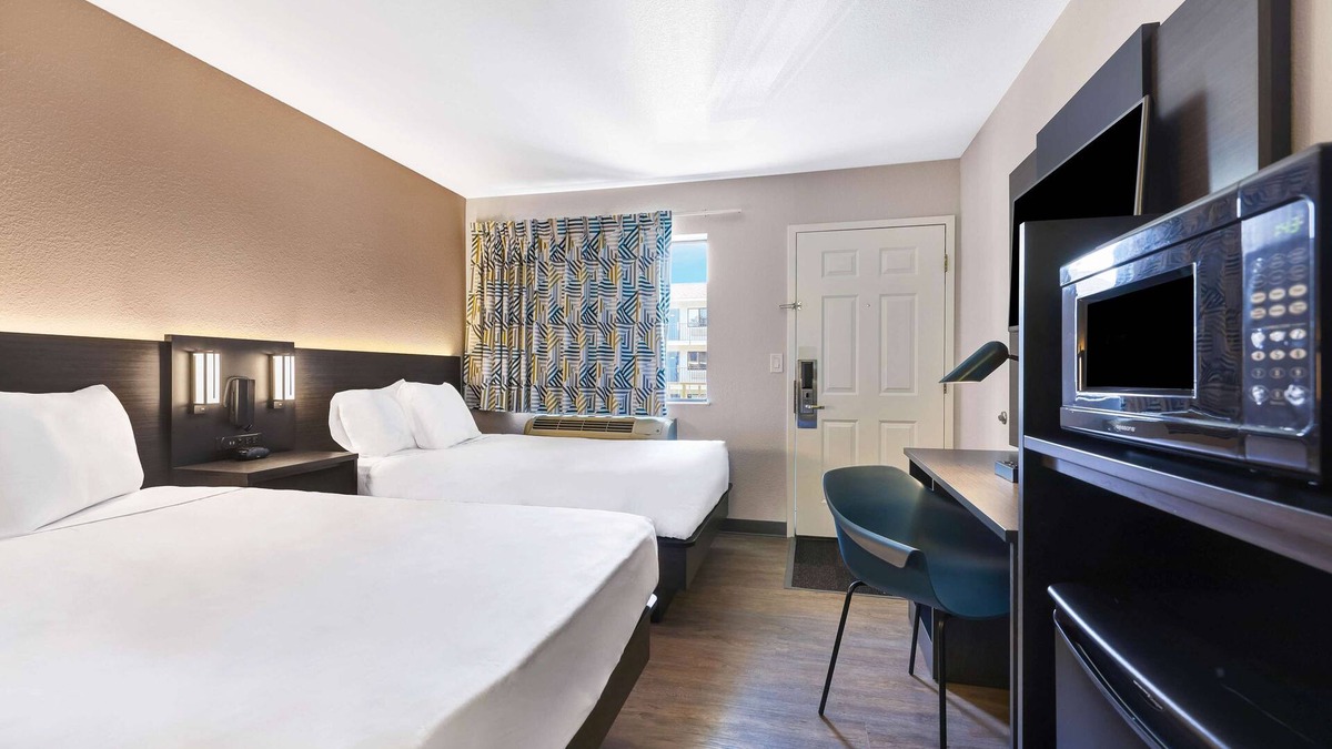 Totem Lake Hotel | Motel 6 Kirkland, WA - North Kirkland
