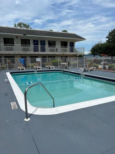 Lakeland Hotel | Motel 6-Lakeland, FL