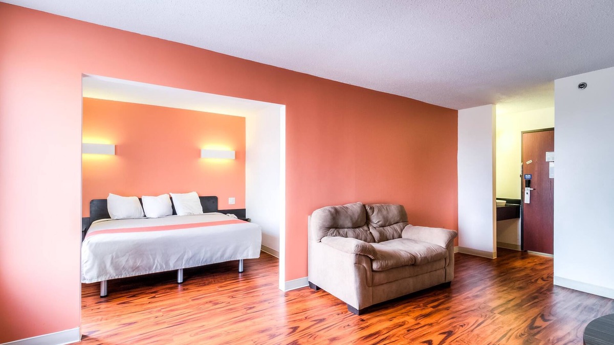 Lansing Hotel | Motel 6 Lansing, IL - Chicago South