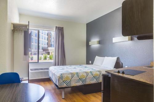 Laredo Hotel | Motel 6-Laredo, TX - Airport
