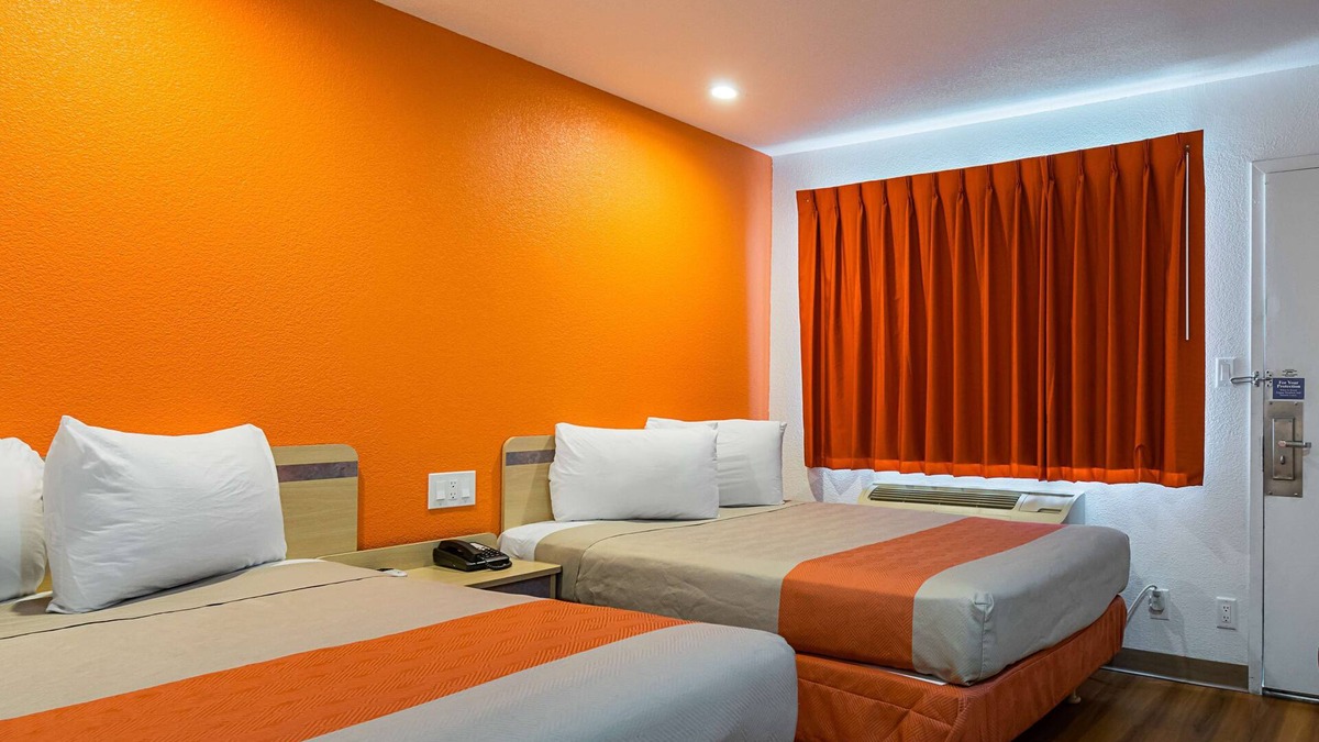 Lost Hills Hotel | Motel 6 Lost Hills, CA