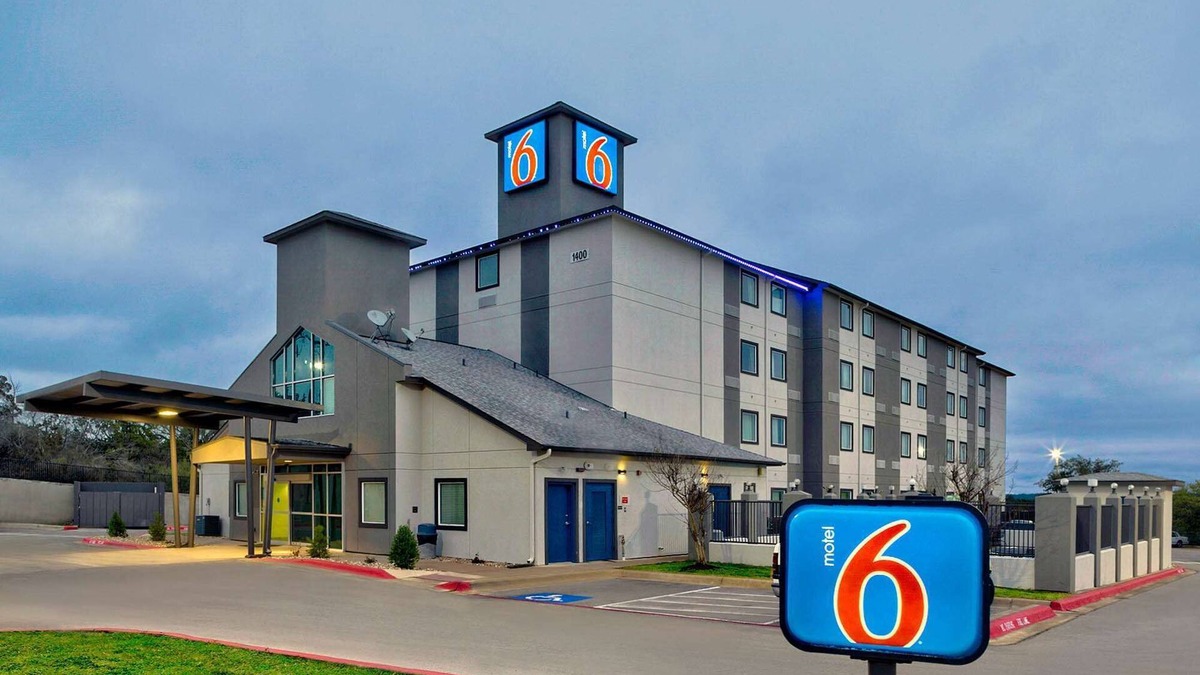 Marble Falls Hotel | Motel 6 Marble Falls, TX