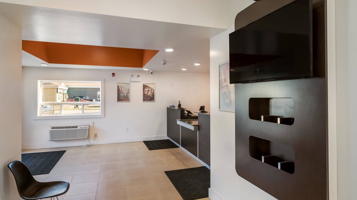Moncton Hotel | Motel 6 Moncton, NB