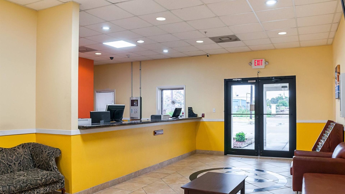 Desire Area Hotel | Motel 6 New Orleans, LA - Near Downtown