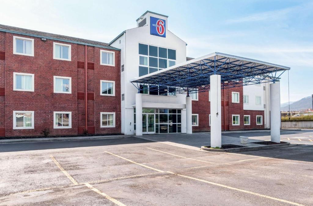 Newport Hotel | Motel 6-Newport, TN
