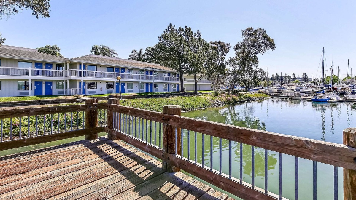 East Peralta Hotel | Motel 6 Oakland, CA - Embarcadero
