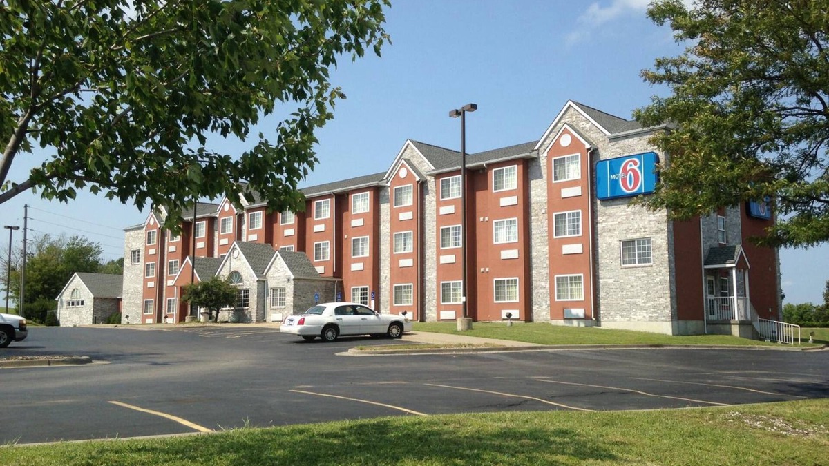 Olathe Hotel | Motel 6 Olathe, KS