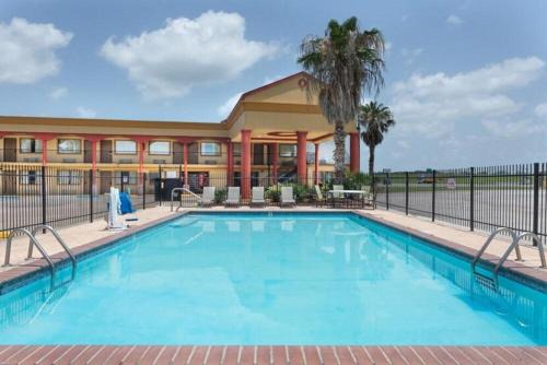 Opelousas Hotel | Motel 6-Opelousas, LA
