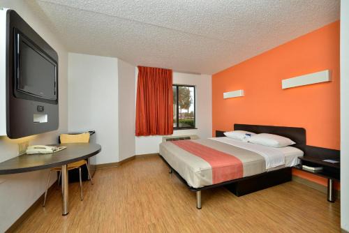 Plano Hotel | Motel 6-Plano, TX - West - Frisco