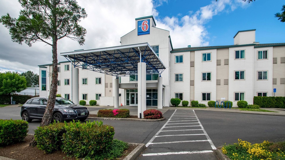East Columbia Hotel | Motel 6 Portland, OR - I-5