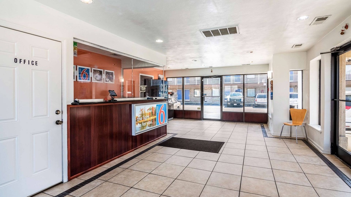 Portsmouth Hotel | Motel 6 Portsmouth, VA