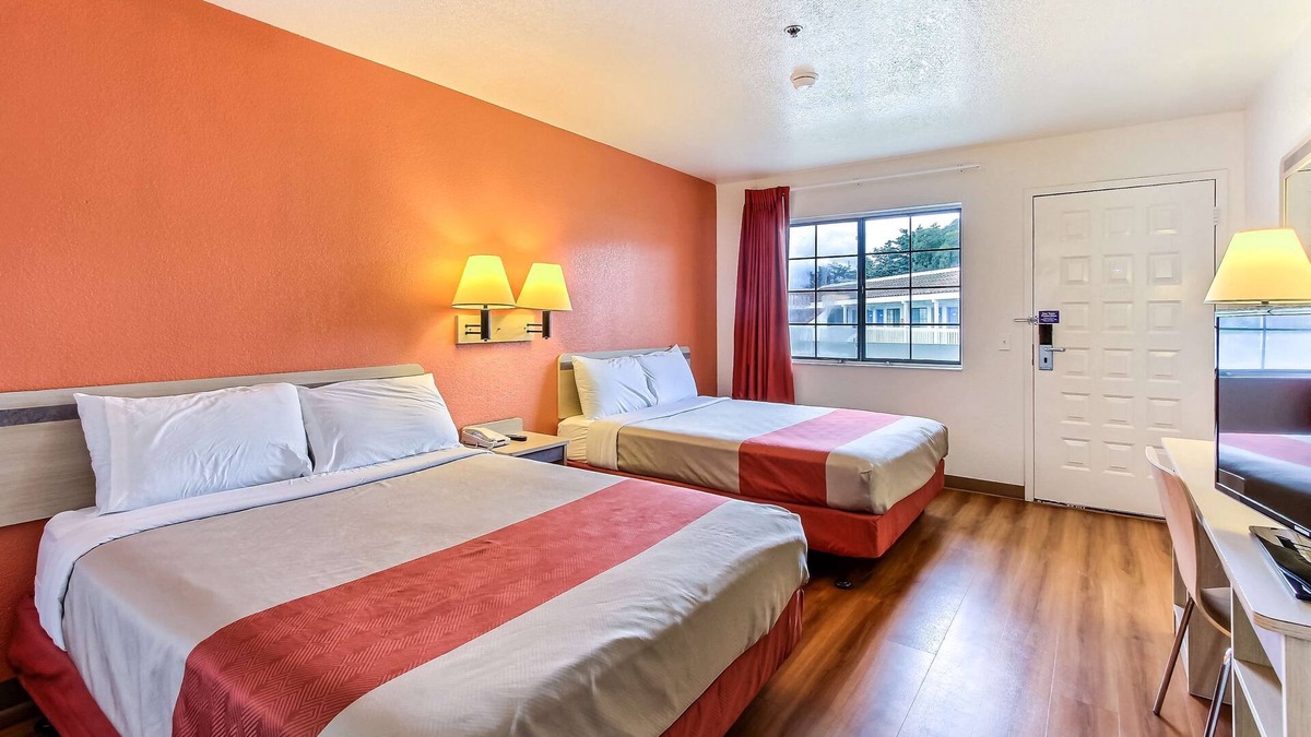 Salinas Hotel | Motel 6 Salinas, CA - North Monterey Area