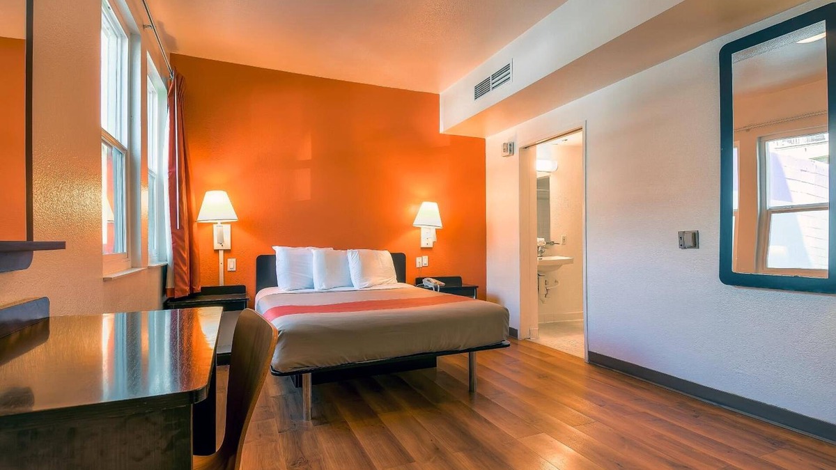 Cortez Hill Hotel | Motel 6 San Diego, CA - Downtown