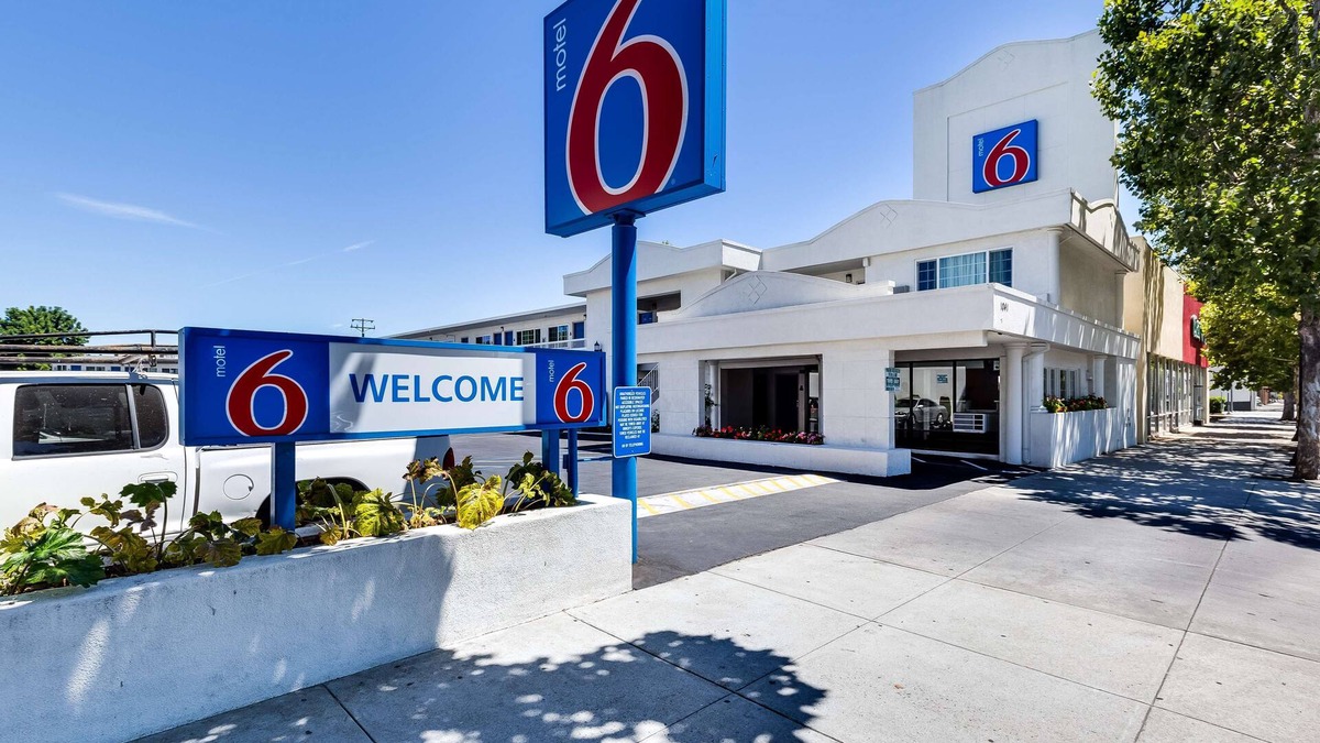 Garden Alameda Hotel | Motel 6 San Jose, CA - Convention Center