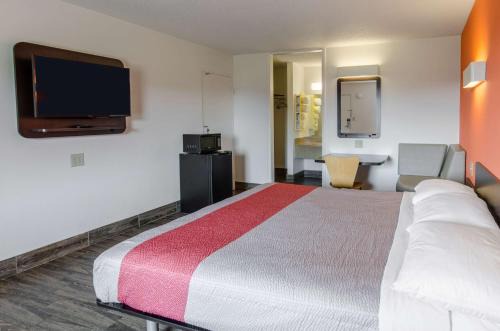 Staunton Hotel | Motel 6-Staunton, VA