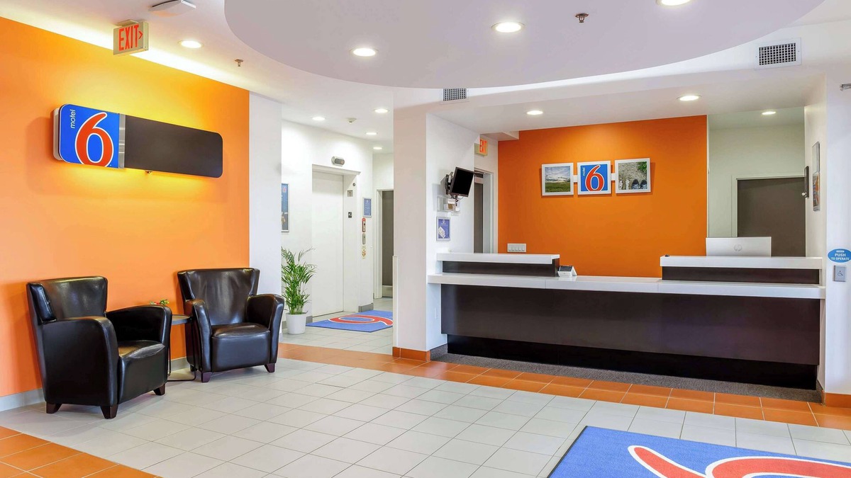 Swift Current Hotel | Motel 6 Swift Current, SK
