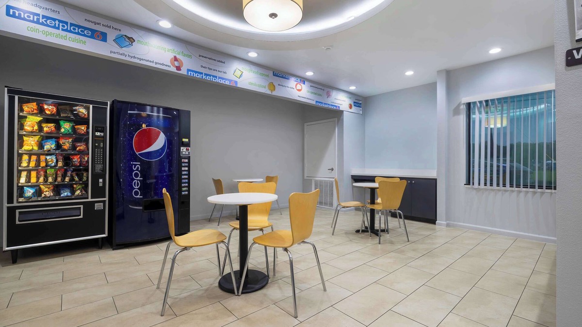 Texas City Hotel | Motel 6 Texas City, TX - I-45 South