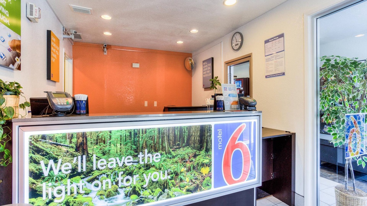 Lake Oswego Hotel | Motel 6 Tigard, OR - Portland South - Lake Oswego