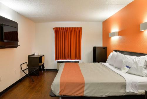 Southwyck Hotel | Motel 6-Toledo, OH