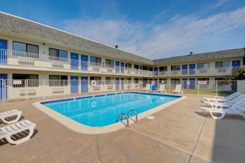 Wichita Hotel | Motel 6-Wichita, KS - AIRPORT
