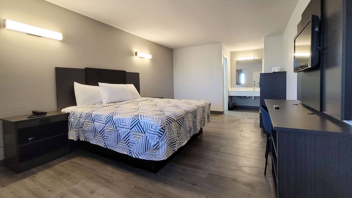 Wichita Hotel | Motel 6 Wichita, KS – South I-35