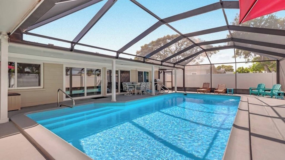 Bayshore Gardens House | Mother~In-Law Suite! ~ 4/3 Heated Pool Home! 5 mins to IMG Academy