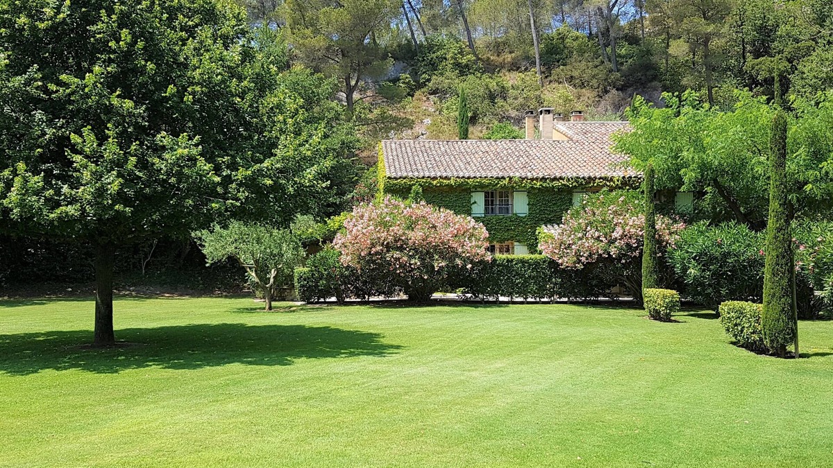 Noves Villa | Moulin de la Roque Noves - La Bergerie 3 Bedroom Villa