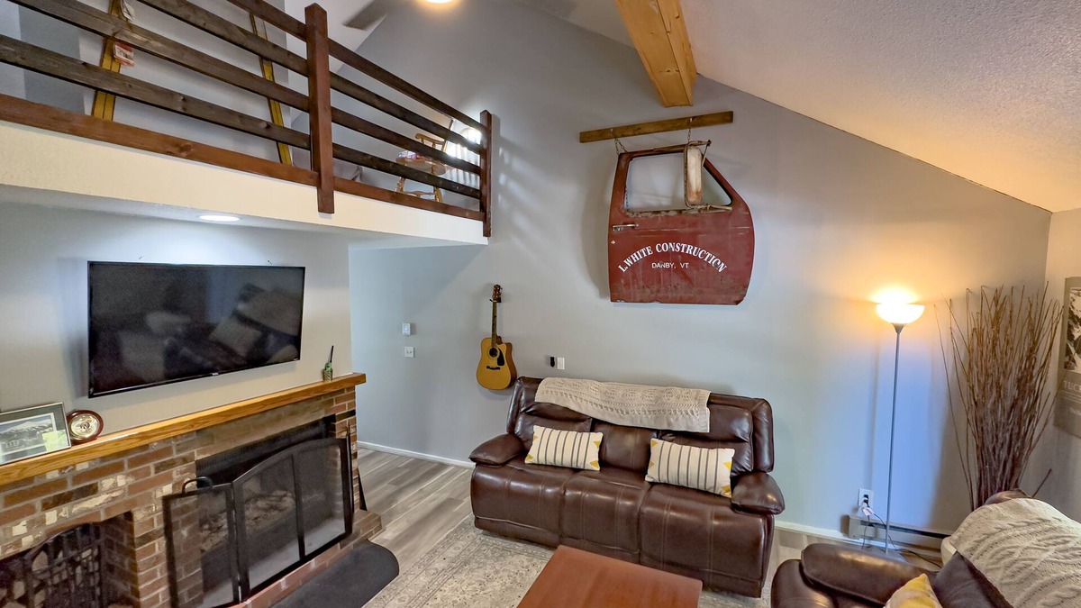 West Dover Condo | Mount Snow Cozy Condo (5 Minute Drive!) Sleeps 7